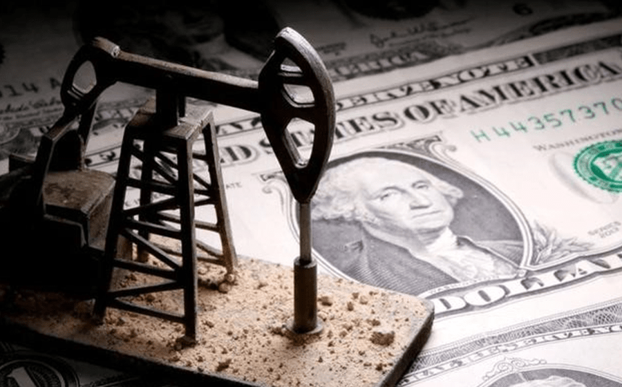 Miniatura de bomba de petróleo sobre nota de dólar